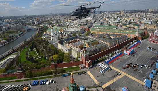 Moscow. Aircraft crews train for parade marking 70th anniversary of victory in the Great Patriotic War