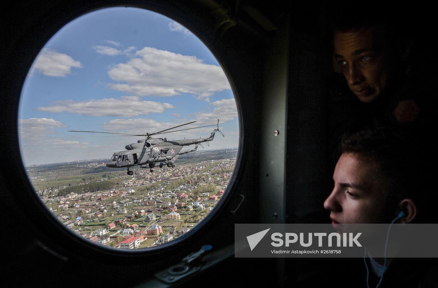 Moscow. Aircraft crews train for parade marking 70th anniversary of victory in the Great Patriotic War