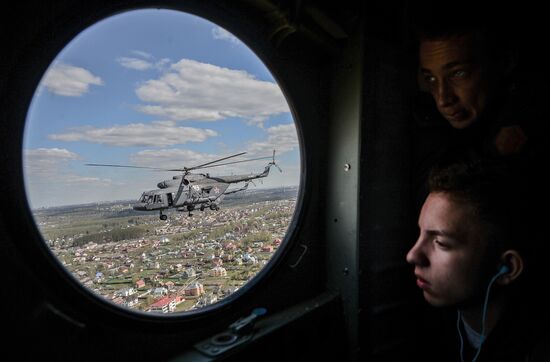Moscow. Aircraft crews train for parade marking 70th anniversary of victory in the Great Patriotic War