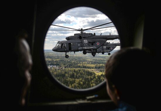 Moscow. Aircraft crews train for parade marking 70th anniversary of victory in the Great Patriotic War
