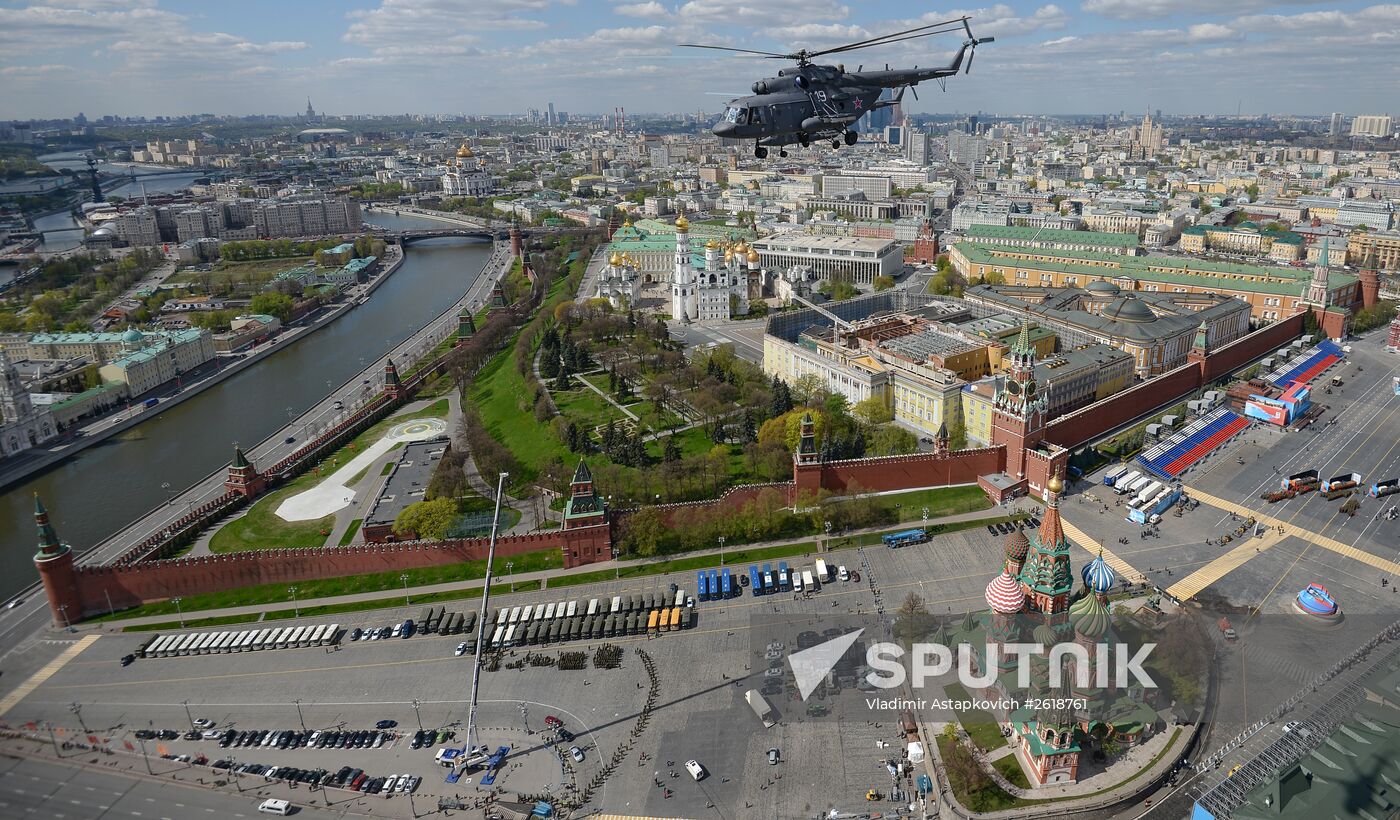 Moscow. Aircraft crews train for parade marking 70th anniversary of victory in the Great Patriotic War