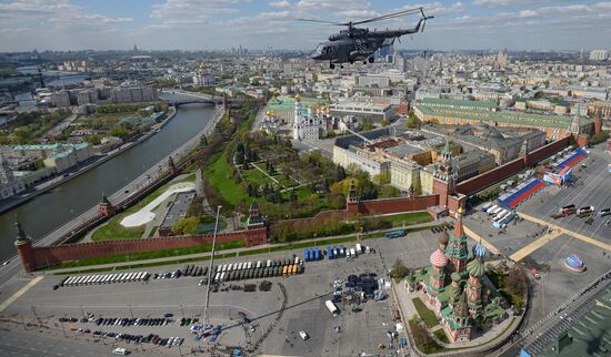 Moscow. Aircraft crews train for parade marking 70th anniversary of victory in the Great Patriotic War