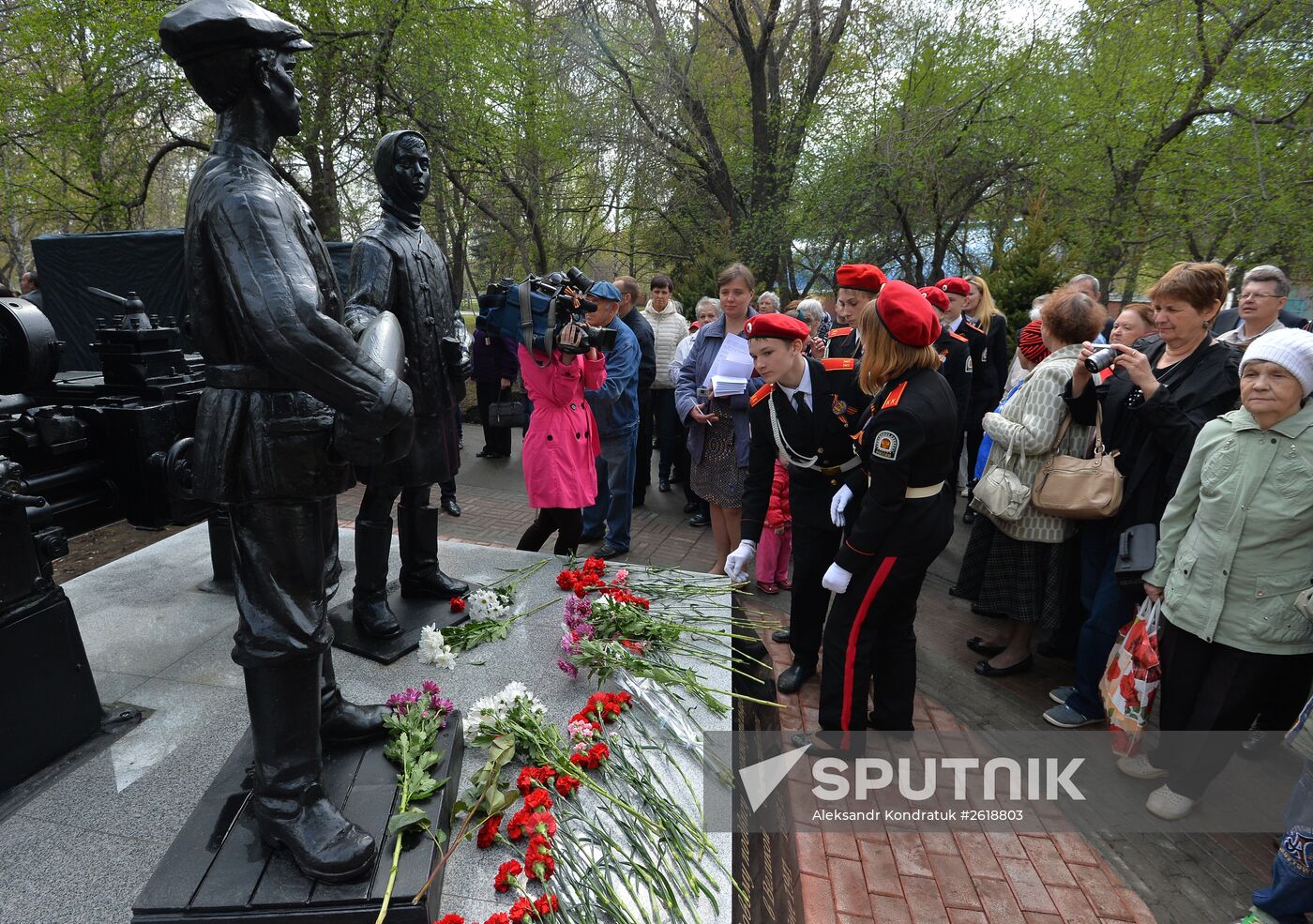 Unveiling a monument to home-front workers in Chelyabinsk