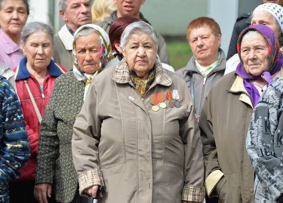 Unveiling a monument to home-front workers in Chelyabinsk