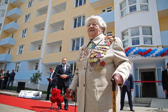 Crimea veterans receive new apartments