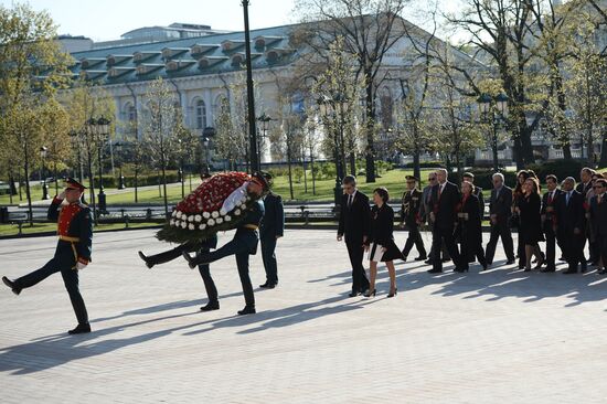 Latin American countries' ambassadors lay wreath at Tomb of Unknown Soldier