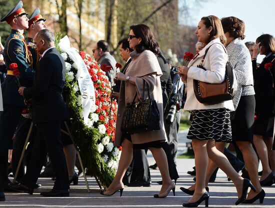 Latin American countries' ambassadors lay wreath at Tomb of Unknown Soldier