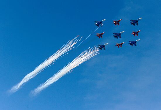 Final rehearsal of military parade to mark 70th anniversary of Victory in 1941-1945 Great Patriotic War