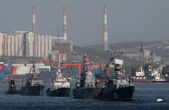 Ships line up to take part in Navy parade in Vladivostok