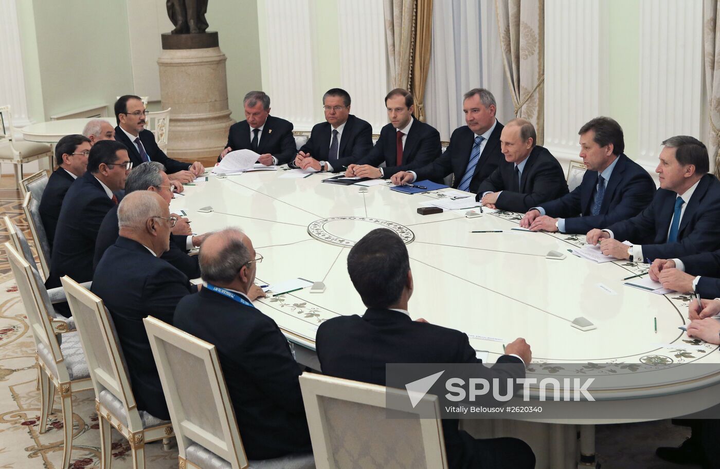 President Putin meets with Cuba's State Council and Cabinet Chairman Raul Castro