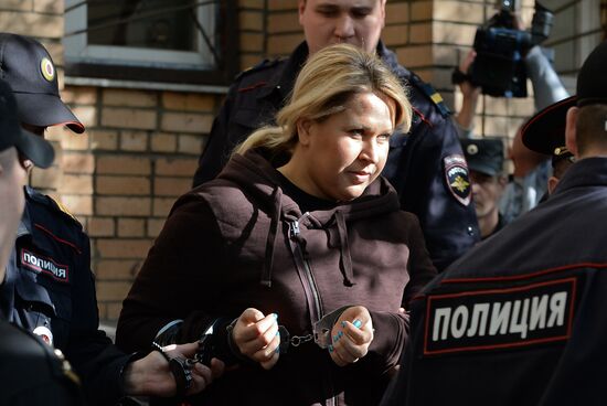 Court continues to announce verdict to Yevgeniya Vasilyeva