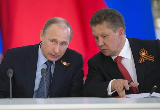 Vladimir Putin and Xi Jinping sign joint documents
