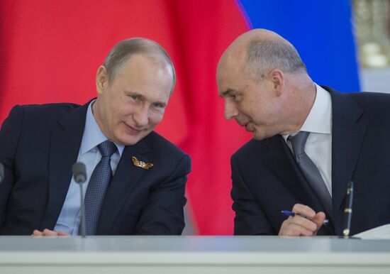 Vladimir Putin and Xi Jinping sign joint documents