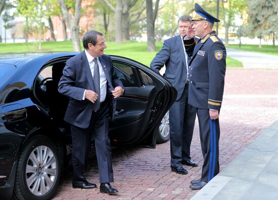 Kremlin Superintendent Sergei Khlebnikov welcomes foreign delegation heads and honorary guests
