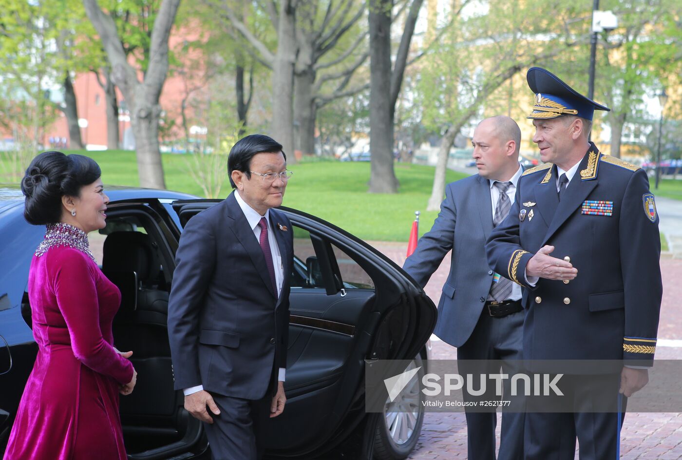 Kremlin Superintendent Sergei Khlebnikov welcomes foreign delegation heads and honorary guests