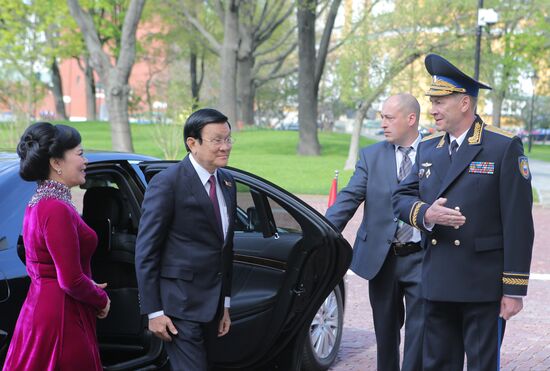 Kremlin Superintendent Sergei Khlebnikov welcomes foreign delegation heads and honorary guests