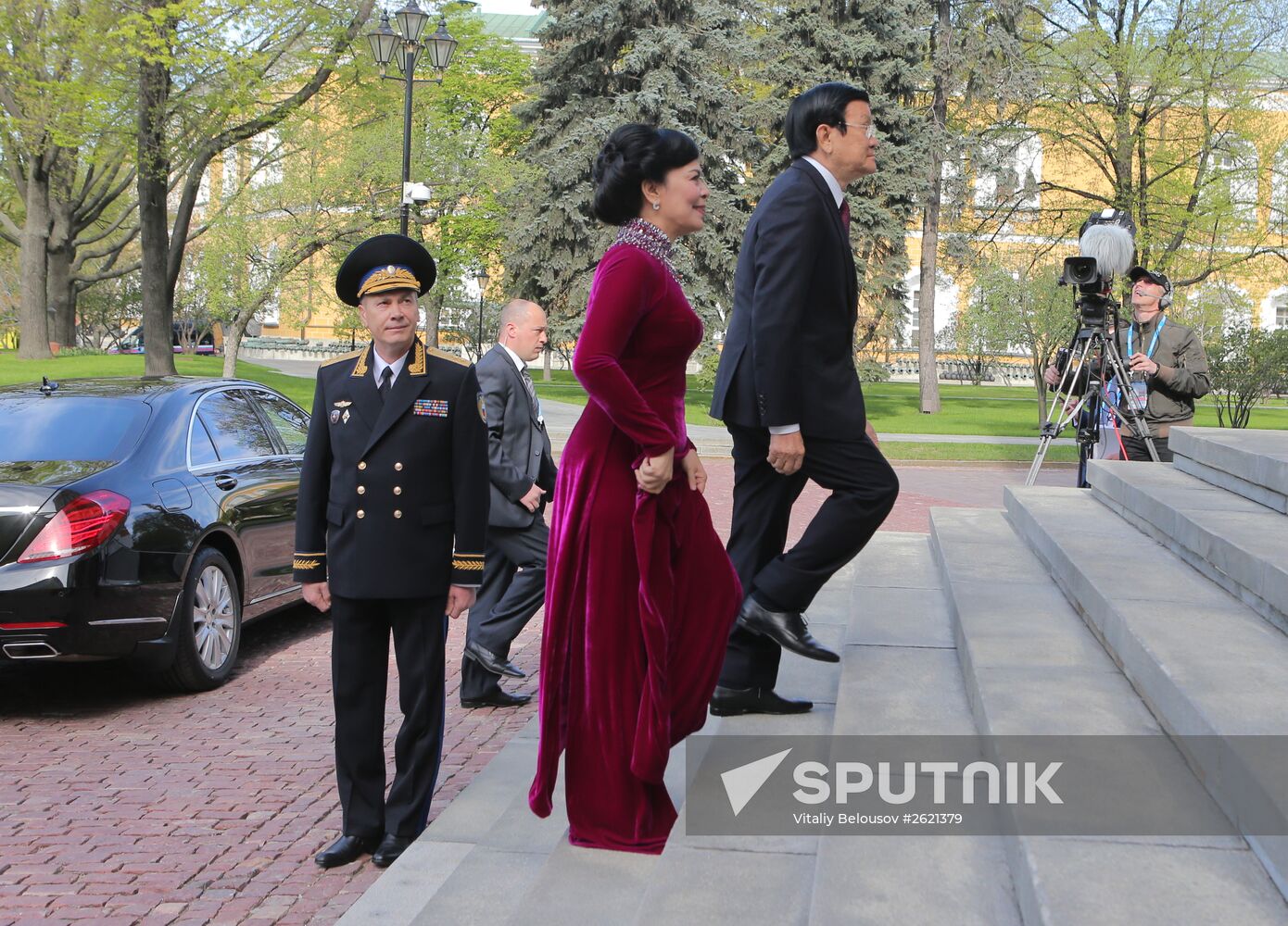Kremlin Superintendent Sergei Khlebnikov welcomes foreign delegation heads and honorary guests