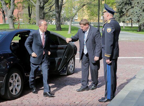 Foreign delegation heads and honorary guests welcomed by Kremlin's Commandant Sergei Khlebnikov
