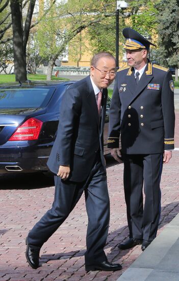 Kremlin Superintendent Sergei Khlebnikov welcomes foreign delegation heads and honorary guests