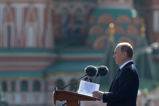 Vladimir Putin attends military parade to mark 70th anniversary of Victory in 1941-1945 Great Patriotic War