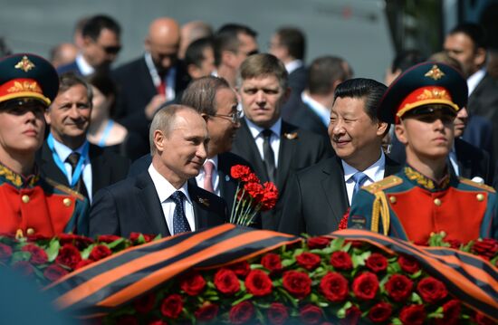 Flower-laying ceremony at the Tomb of the Unknown Soldier