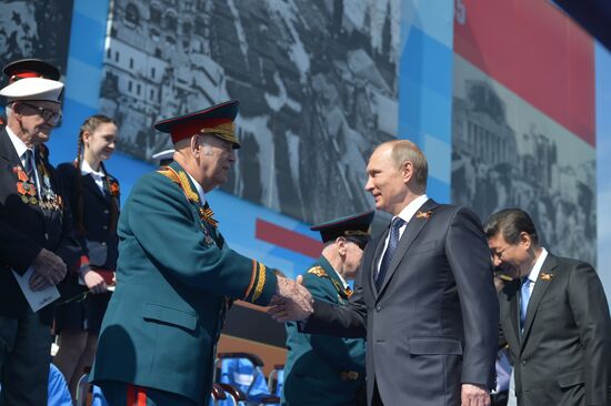 Vladimir Putin attends military parade to mark 70th anniversary of Victory in 1941-1945 Great Patriotic War