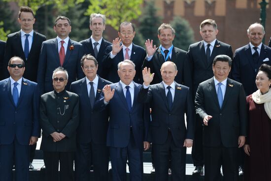 Delegation heads at joint photo session