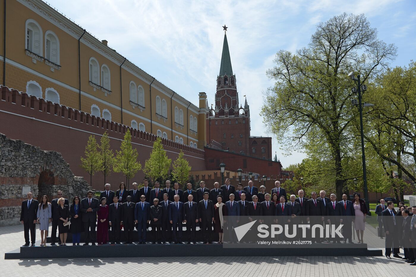 Delegation heads at joint photo session