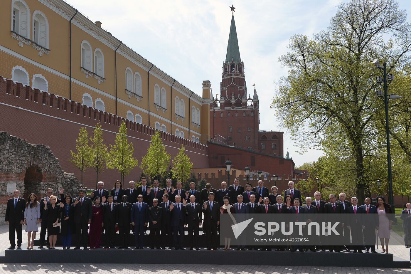 Delegation heads at joint photo session