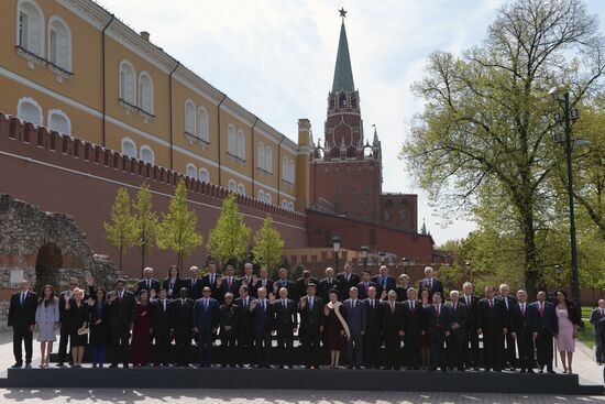 Delegation heads at joint photo session