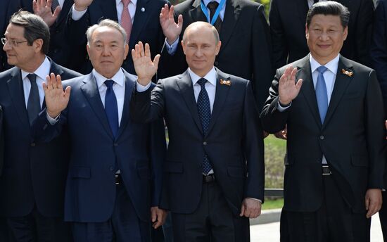Delegation heads at joint photo session