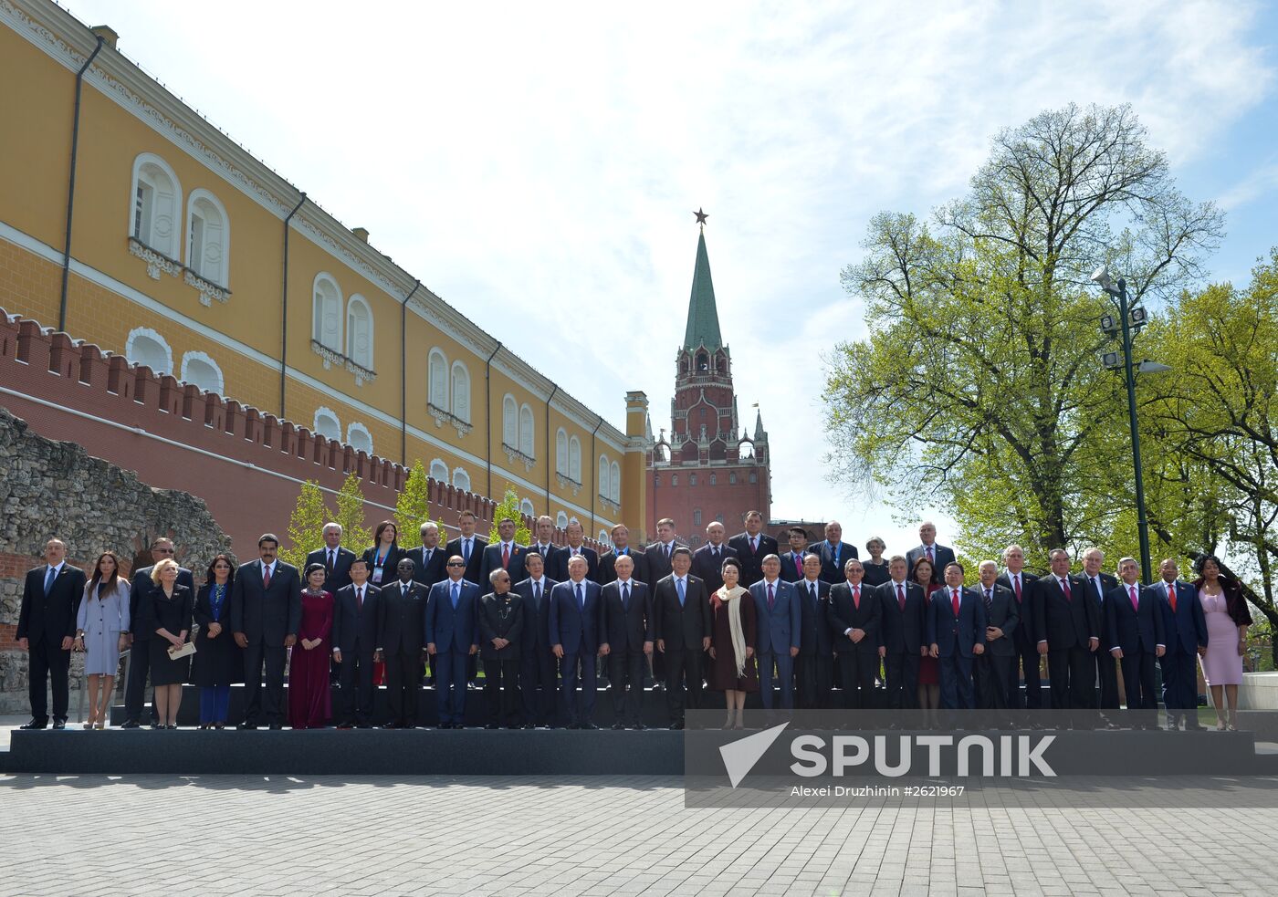 Delegation heads at joint photo session