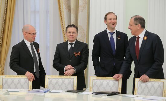 Russian President Vladimir Putin meets with President of Vietnam Trương Tấn Sang