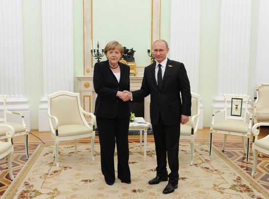 Russian President Vladimir Putin meets with German Chancellor Angela Merkel