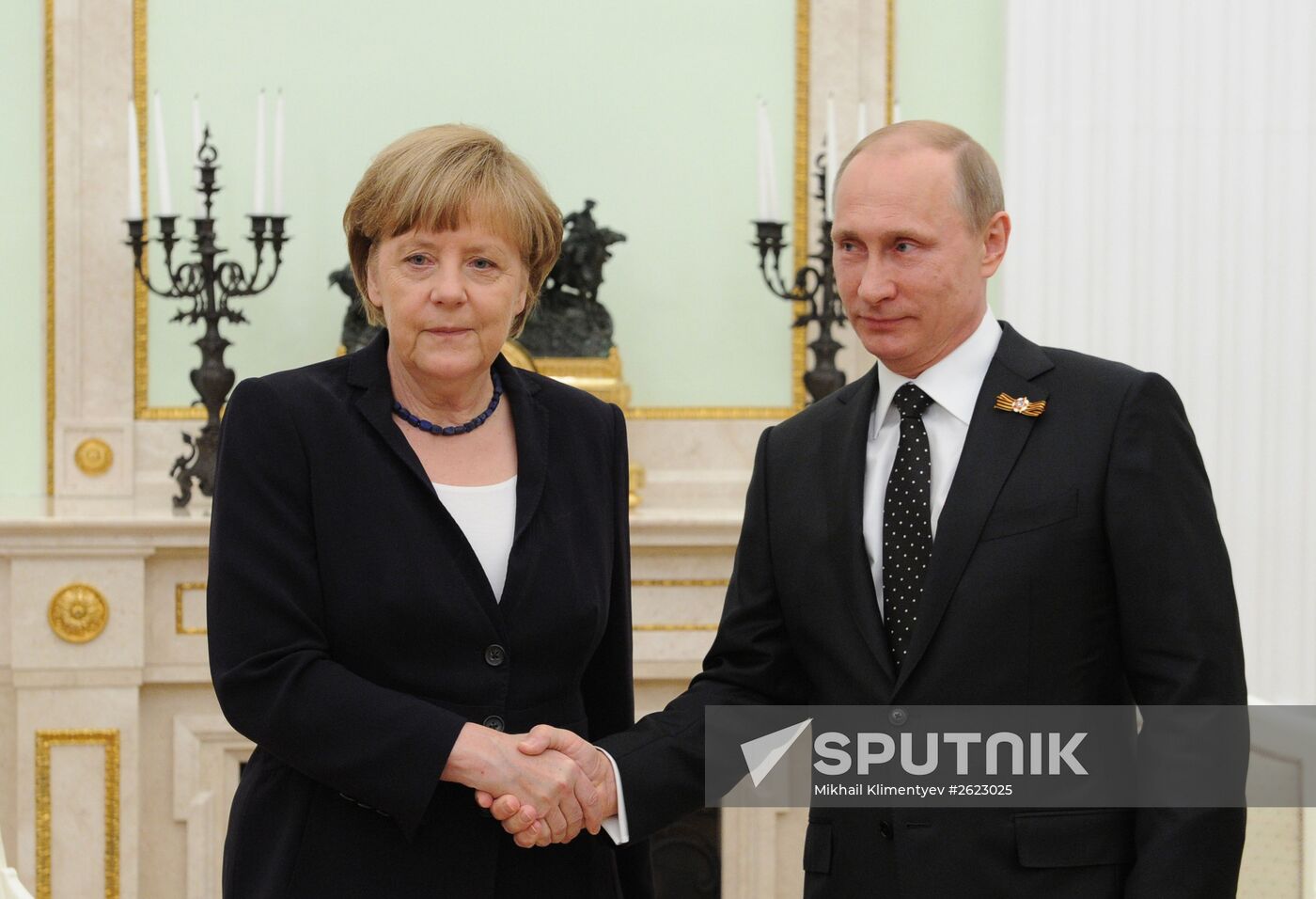 Russian President Vladimir Putin meets with German Chancellor Angela Merkel\