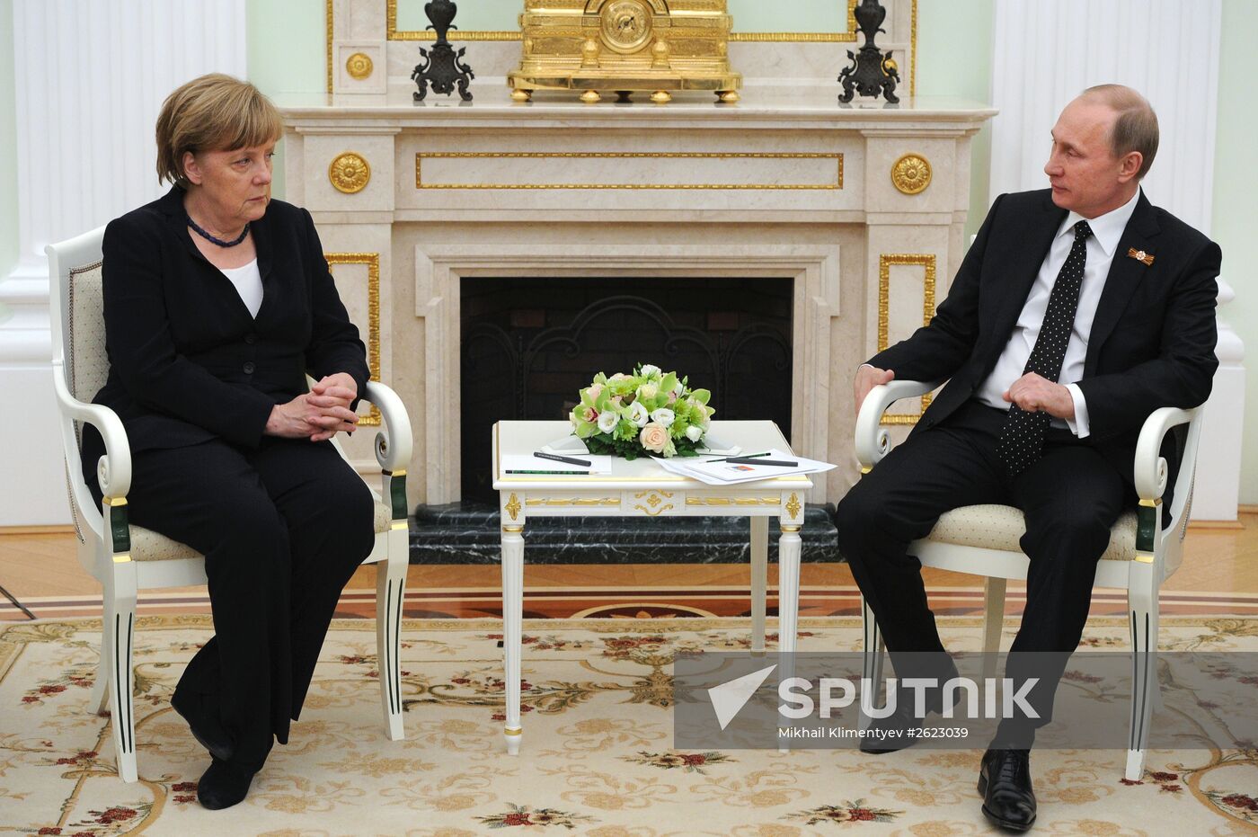 Russian President Vladimir Putin meets with German Chancellor Angela Merkel