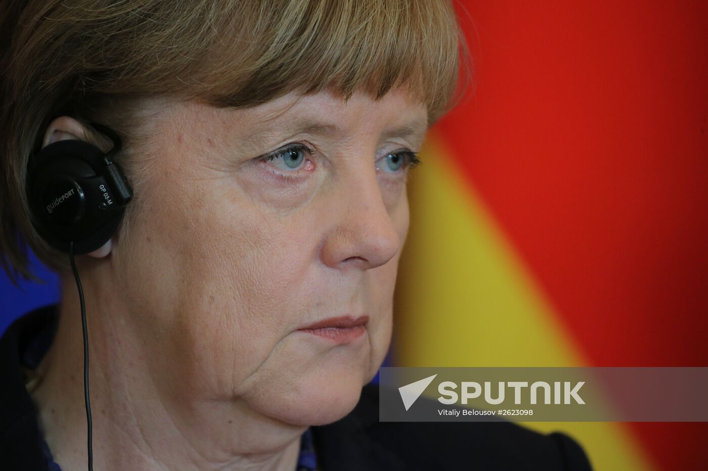 Vladimir Putin and Angela Merkel hold joint news conference