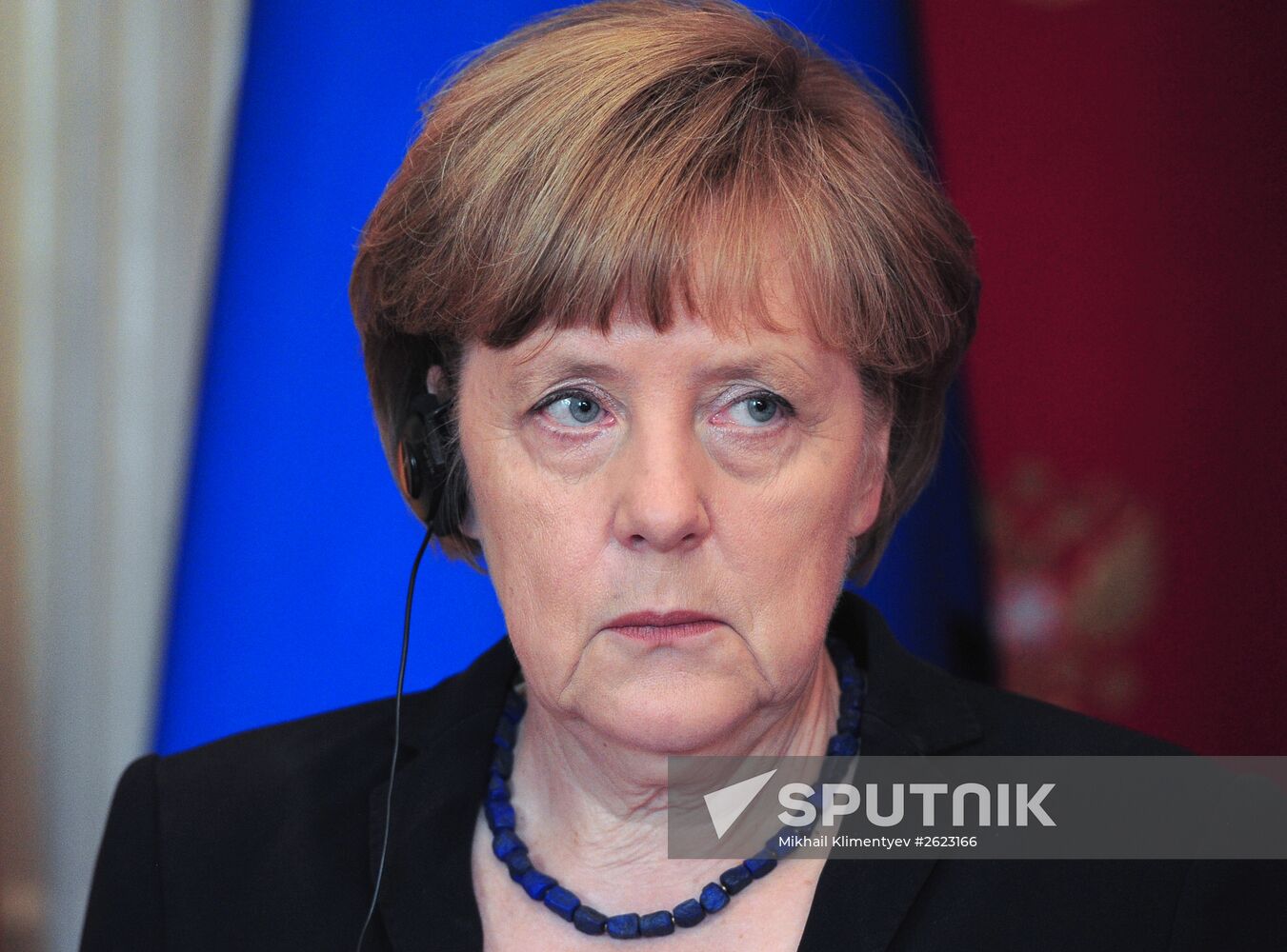 Vladimir Putin and Angela Merkel hold joint news conference
