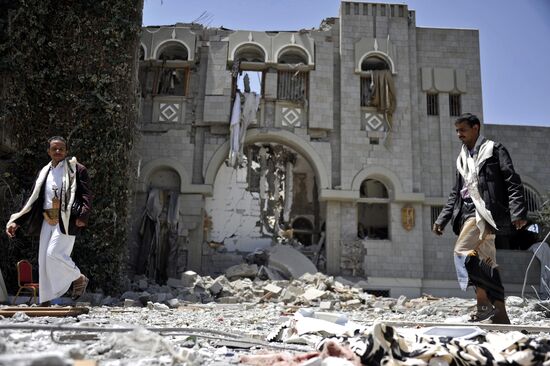 Arab coalition warplanes bomb residence of former Yemeni president Ali Abdullah Saleh