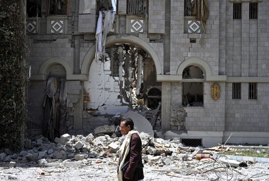 Arab coalition warplanes bomb residence of former Yemeni president Ali Abdullah Saleh