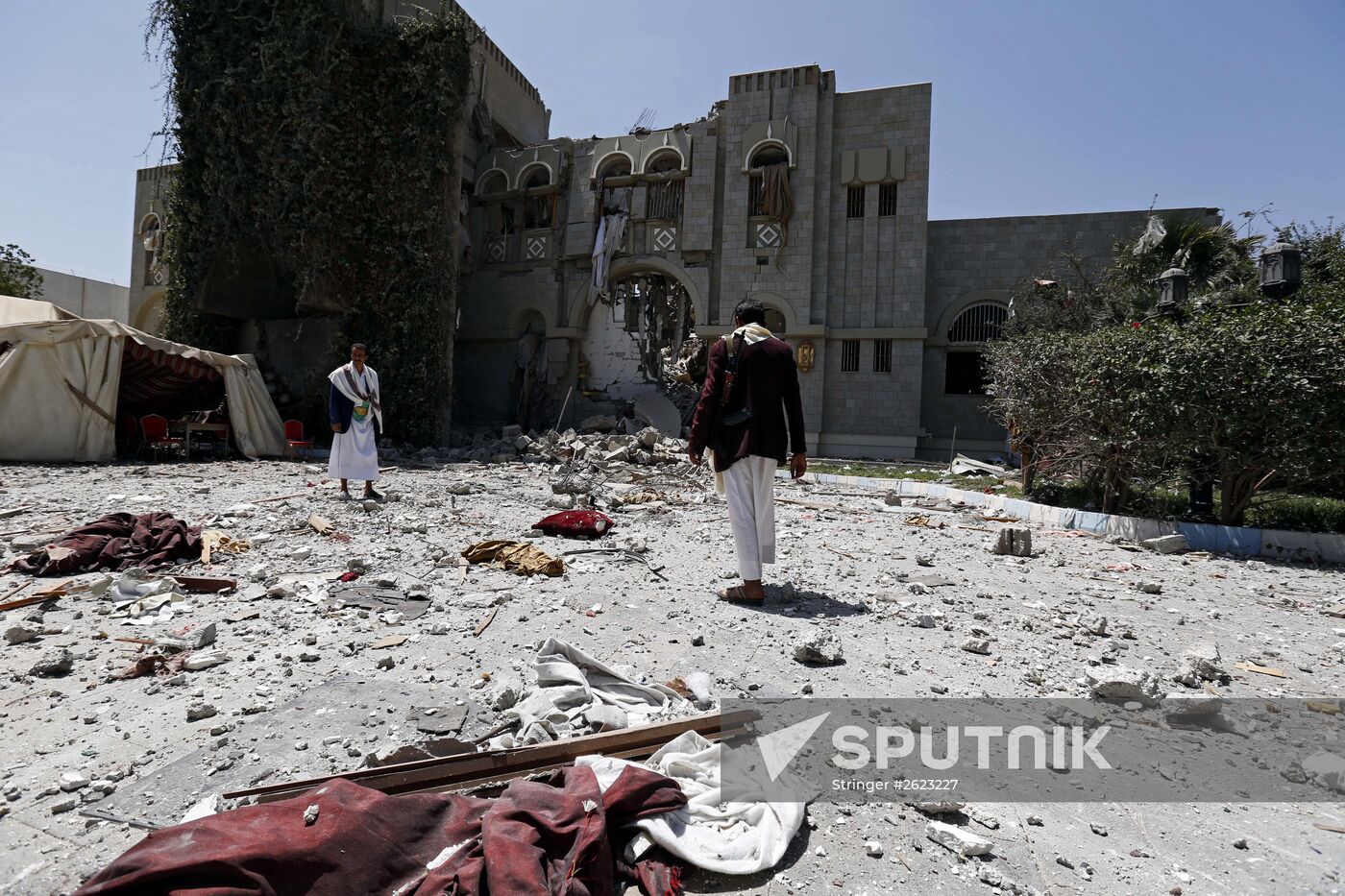 Arab coalition warplanes bomb residence of former Yemeni president Ali Abdullah Saleh