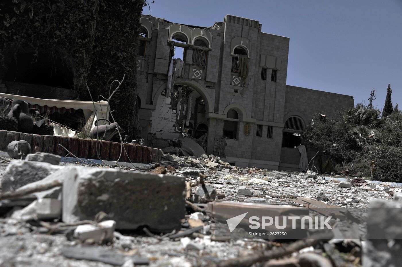 Arab coalition warplanes bomb residence of former Yemeni president Ali Abdullah Saleh