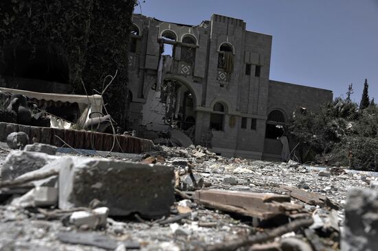 Arab coalition warplanes bomb residence of former Yemeni president Ali Abdullah Saleh