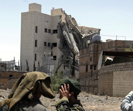 Arab coalition warplanes bomb residence of former Yemeni president Ali Abdullah Saleh