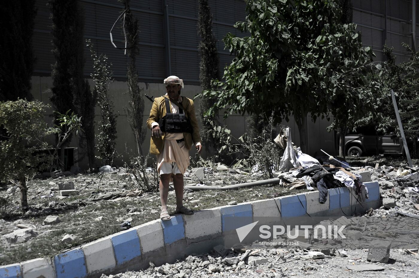 Arab coalition warplanes bomb residence of former Yemeni president Ali Abdullah Saleh