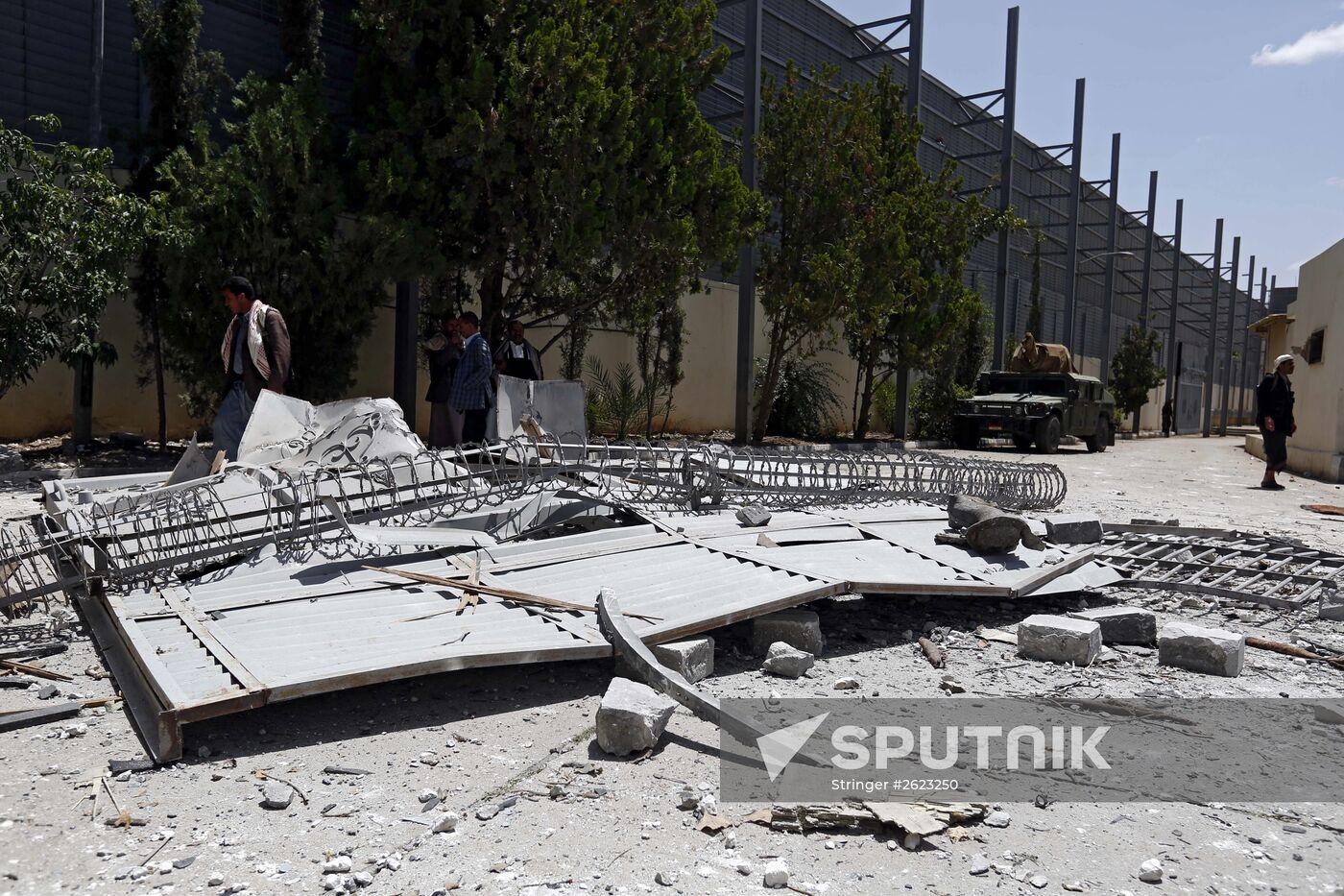 Arab coalition warplanes bomb residence of former Yemeni president Ali Abdullah Saleh