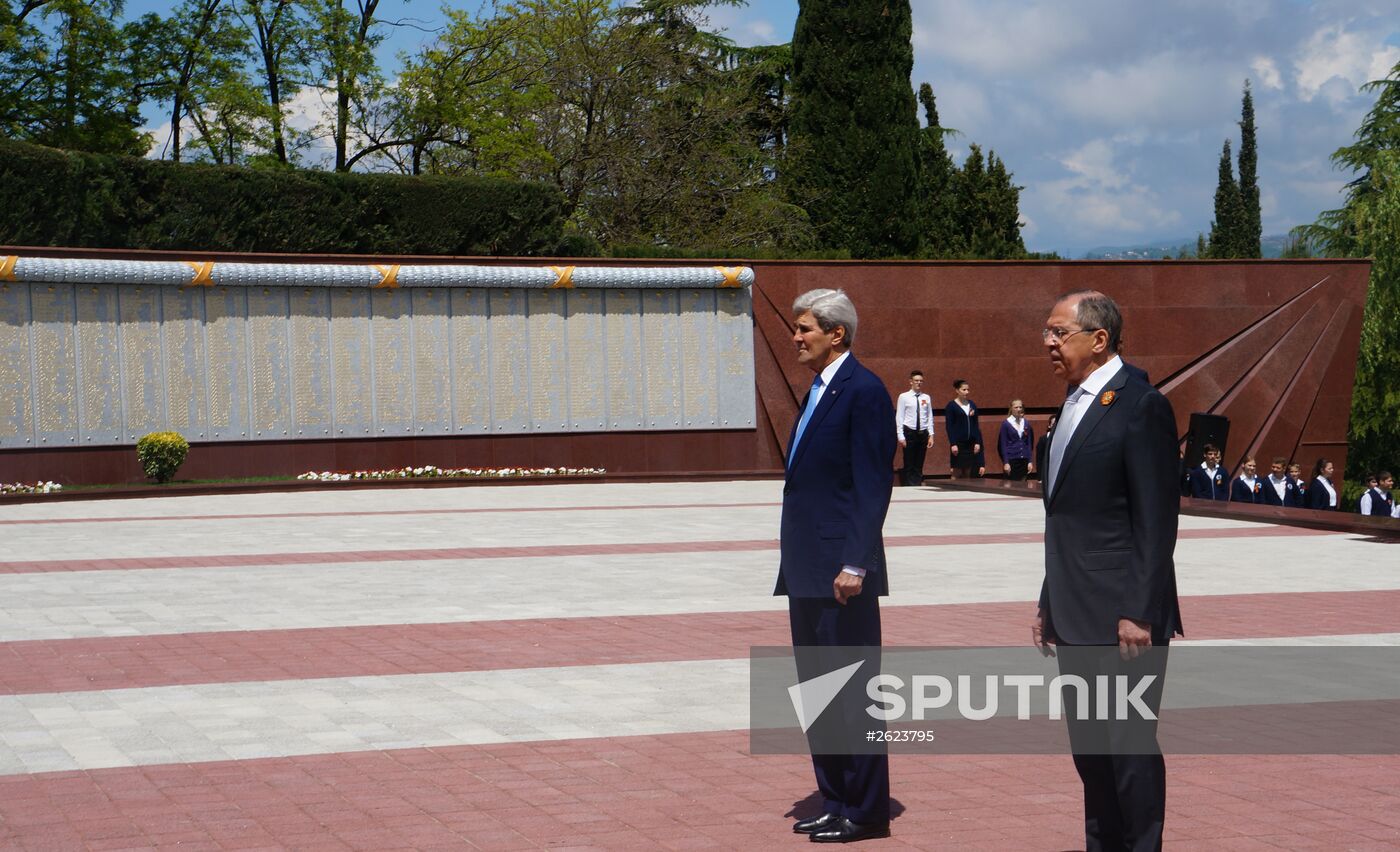 Russian Foreign Minister Sergey Lavrov meets with US Secretary of State John Kerry