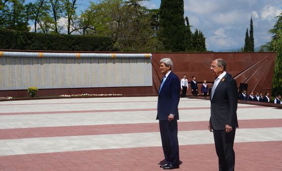 Russian Foreign Minister Sergey Lavrov meets with US Secretary of State John Kerry