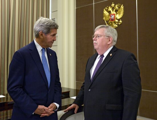 Russian President Vladimir Putin meets with US Secretary of State John Kerry