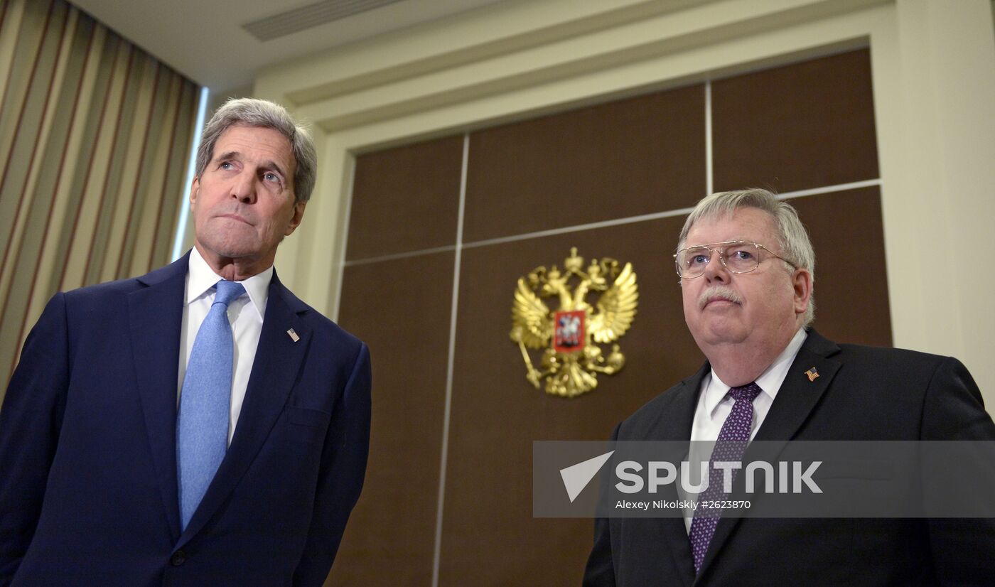 Russian President Vladimir Putin meets with US Secretary of State John Kerry